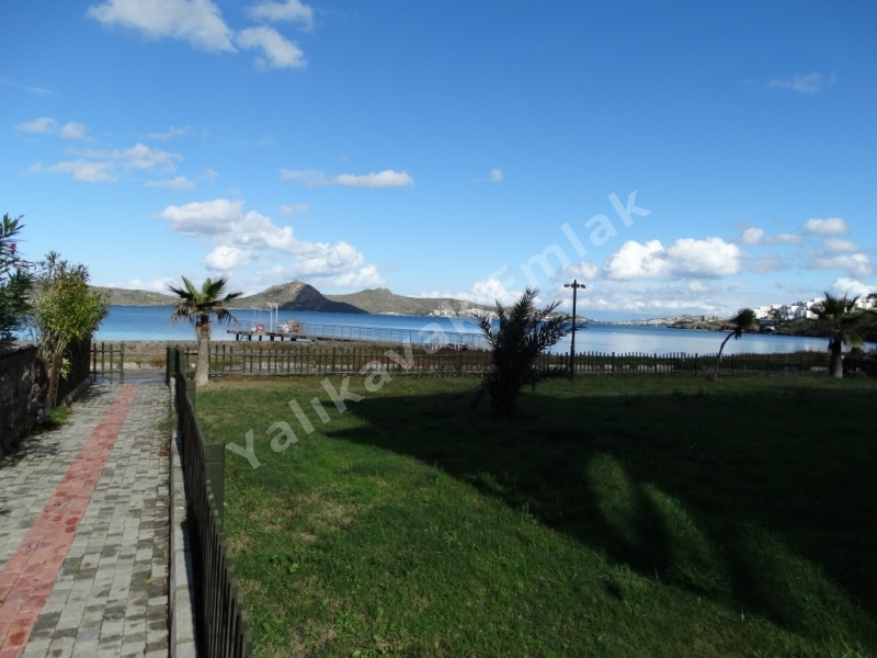 yalıkavak ta denize sıfır site de dubleks villa