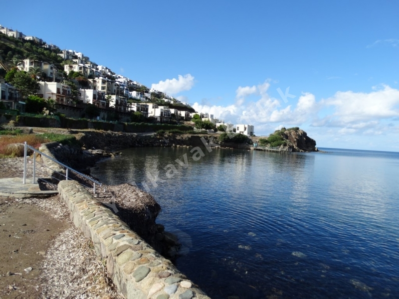 yalıkavak ta denize sıfır site de dubleks villa