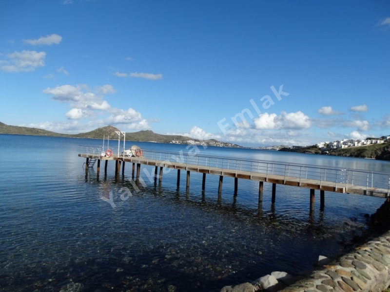 yalıkavak ta denize sıfır site de dubleks villa