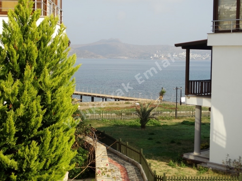 yalıkavak ta denize sıfır site de dubleks villa