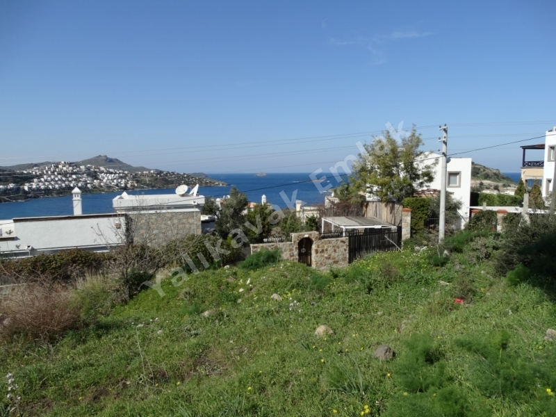 YALIKAVAK TİLKİCİK KOYUNDA SATILIK İMARLI ARSA.