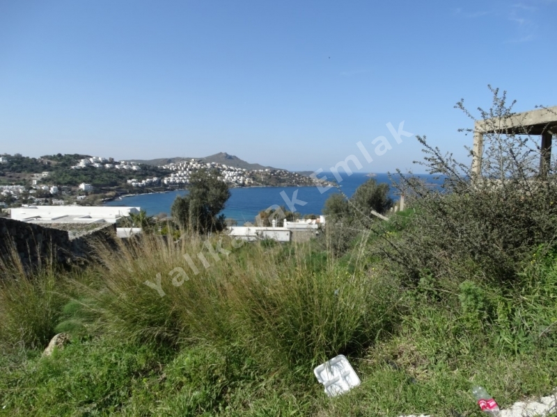 YALIKAVAK TİLKİCİK KOYUNDA SATILIK İMARLI ARSA.