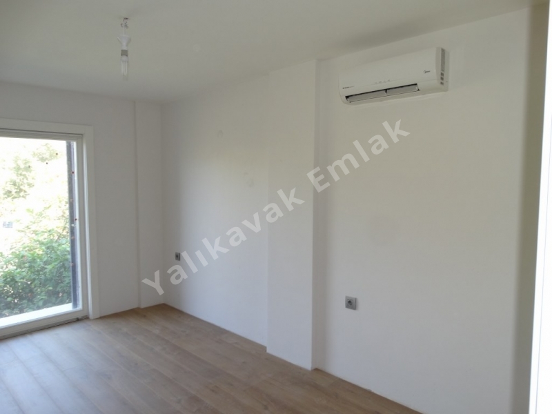 YALIKAVAK  MERKEZDE MARİNA YANINDA  VİLLA.