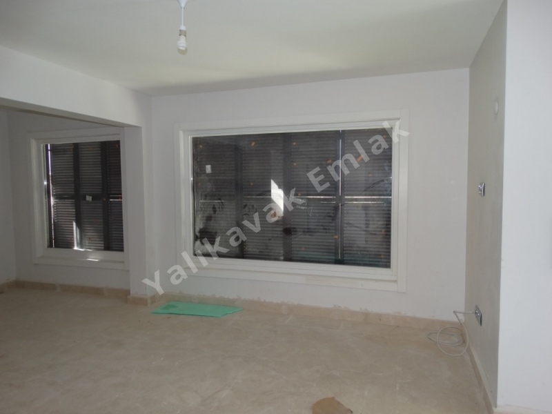 YALIKAVAK  MERKEZDE MARİNA YANINDA  VİLLA.