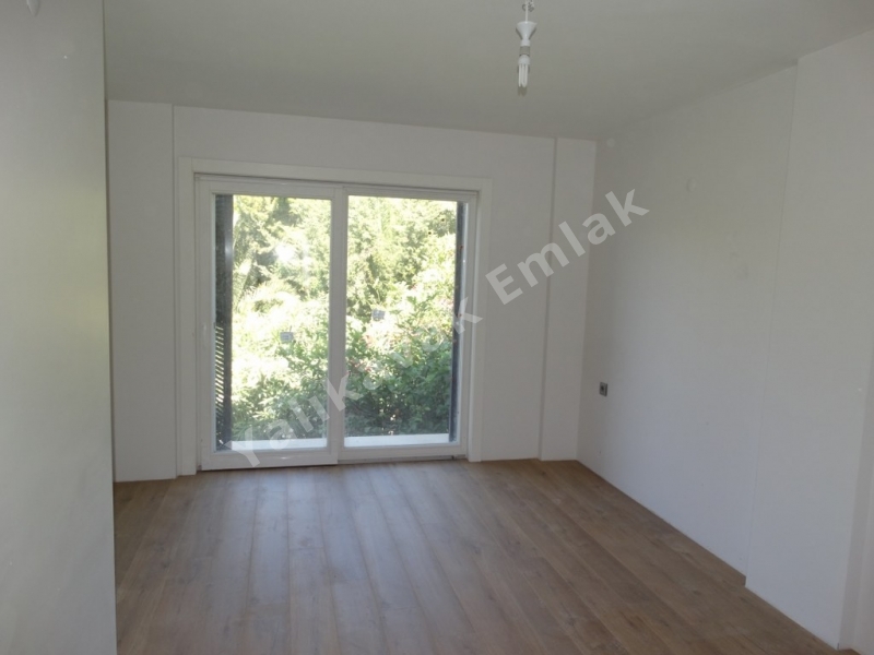 YALIKAVAK  MERKEZDE MARİNA YANINDA  VİLLA.