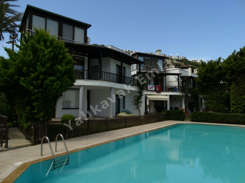 yalıkavak ta denize sıfır site de dubleks villa