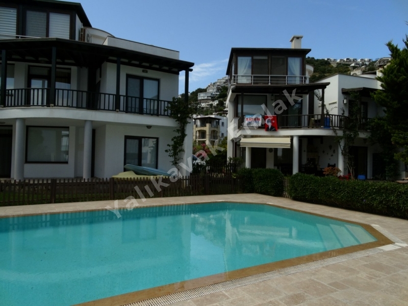 yalıkavak ta denize sıfır site de dubleks villa