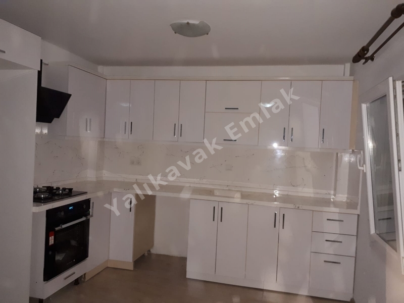 YALIKAVAK MERKEZDE DENİZ MANZARALI TEMİZ DUBLEKS